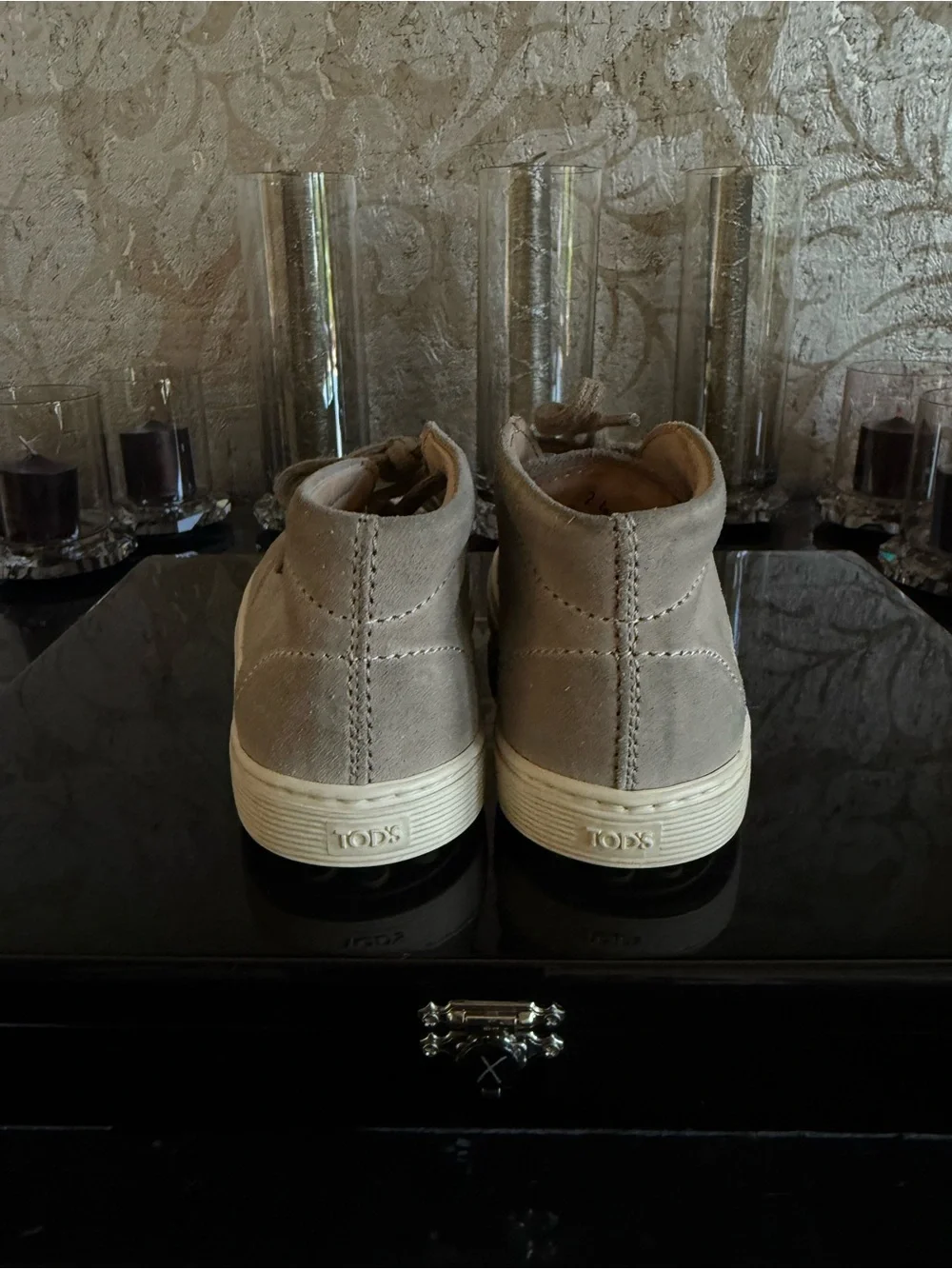 Junior Tod’s classic tan